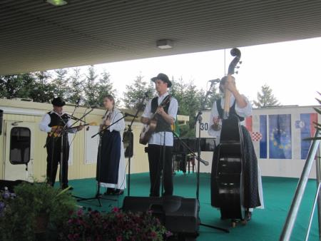 Prireditev ob vstopu Hrvaške v EU na mejnem prehodu Gibina 24